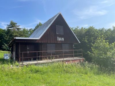 FOX - Ponúkame na predaj prerobenú chatu na Bezovci