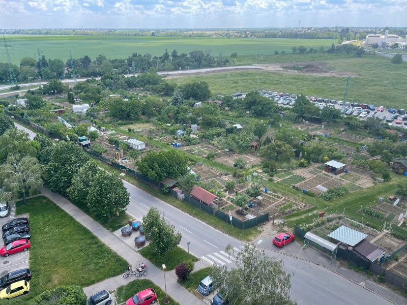 FOX - * 3 izbový byt so zariadením * Jiráskova ulica * - 15