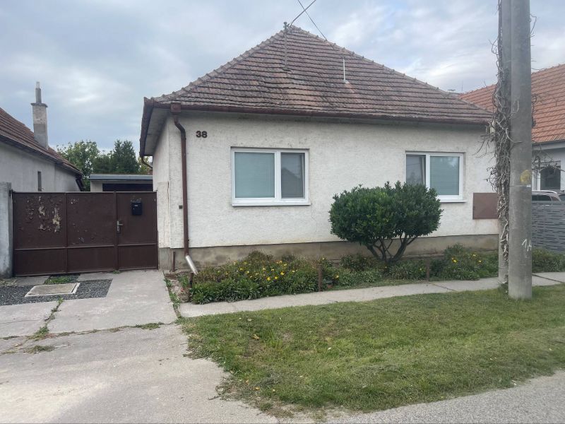 FOX - Rodinný dom Opoj, okres Trnava – 4 izby, pozemok 738 m², garáž a hospodárske stavby - 1
