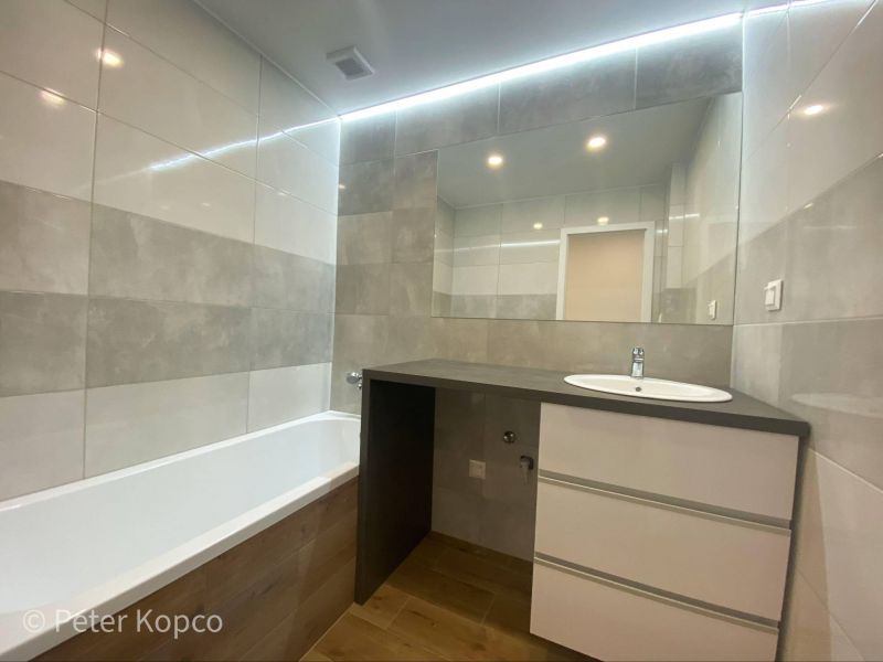 FOX * 4 izbový byt * Hospodárska * kompletná nová rekonštrukcia * balkón - 9