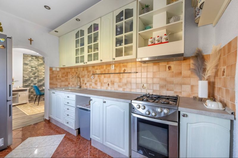 PREDAJ 4i priestranný byt s garážou, Štefanová okr.Pezinok, výborná cena! - 11