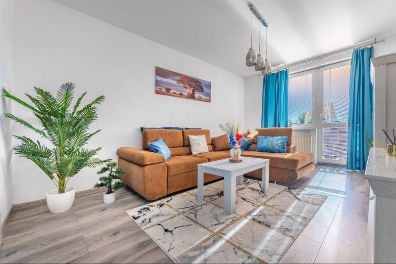 PREDAJ 4i priestranný byt s garážou, Štefanová okr.Pezinok, výborná cena! - 1