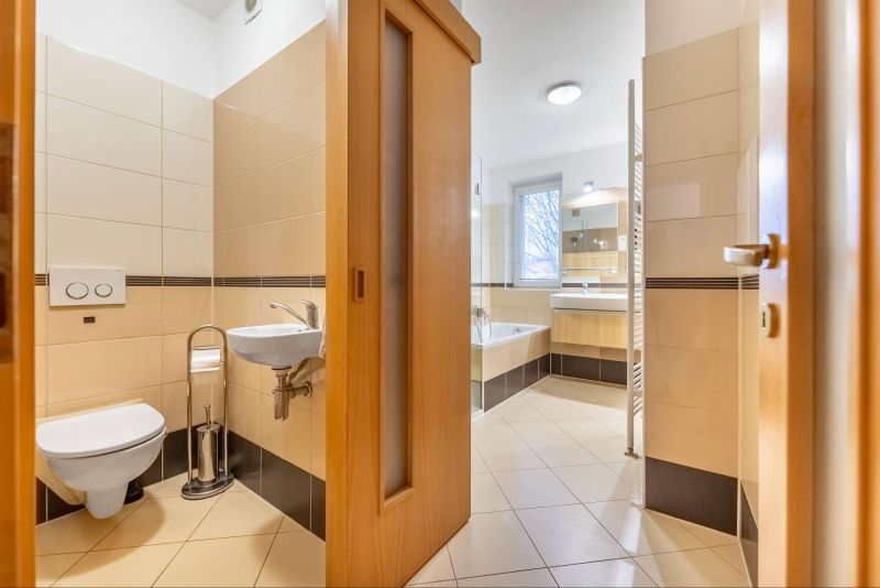 FOX - Predaj * veľký 3 izbový byt s garážou * Sladovnícka ul. - 6