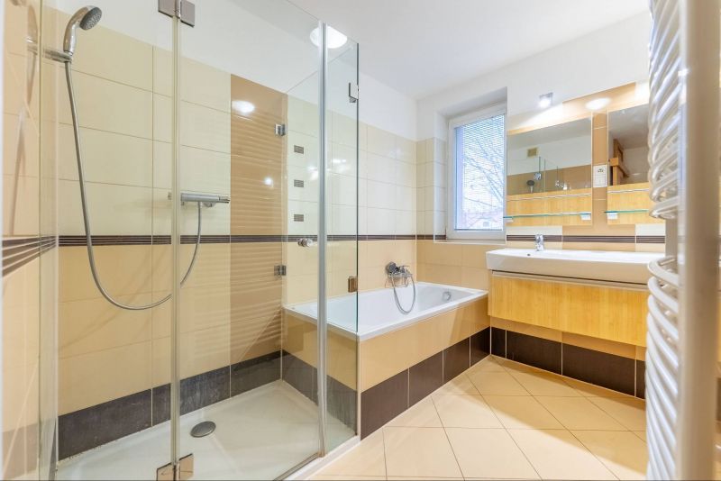 FOX - Predaj * veľký 3 izbový byt s garážou * Sladovnícka ul. - 1