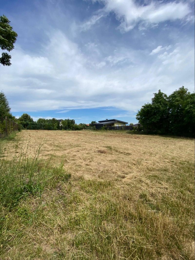 FOX - Ideálny pozemok pre rodinný dom v rozvíjajúcej sa časti obce Budmerice - 1